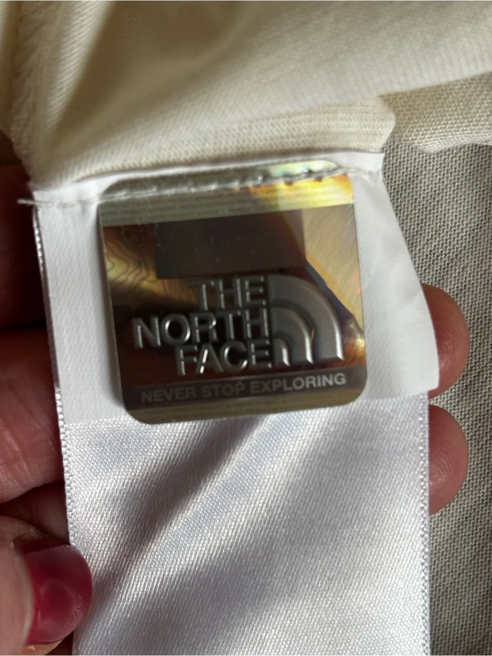 The North Face Men's Exotic Days Reg Fit short sleeve tee. Sz L. NWT